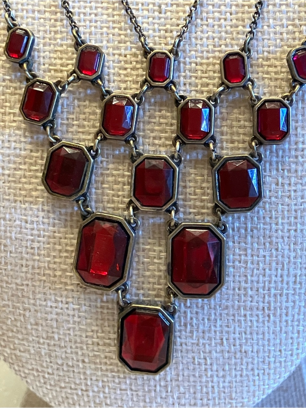 VINTAGE AVON OF BELLEVILLE NECKLACE - Picture 7 of 9